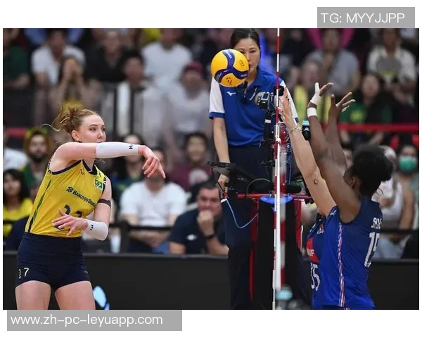 里约女排半决赛激战荷兰队争夺决赛资格的精彩瞬间回顾